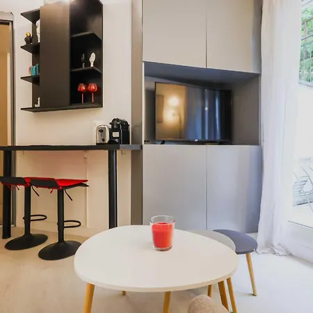 Peaceful With Terace For 2p - Sacre-c Ur Paris